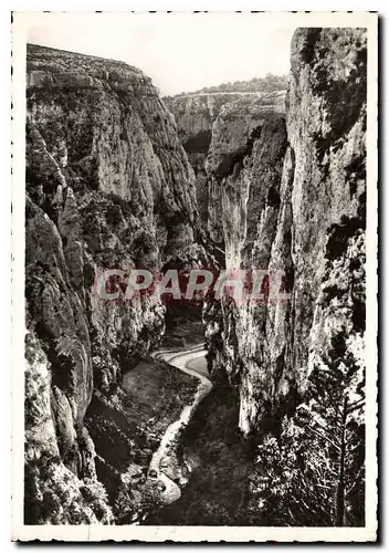 Cartes postales moderne Grand canon du Verdon Par les sentiers et Par le fond les Falaises du Baucher