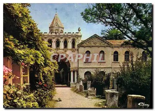 Cartes postales moderne Abbaye de N D de Lerins Ile Saint Honorat Cannes facade de monastere et musee lapidaire