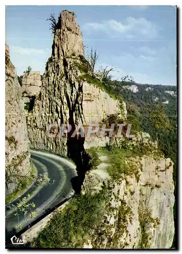 Cartes postales moderne Les Beaux Sites de France Franche comte les Rochers de Pierre Encize pres du Belvedere du Fer a