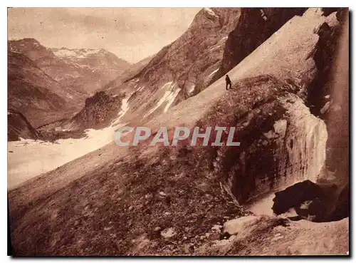 Ansichtskarte AK Toute la France Gavarnie H P le gouffre de la cascade en hiver au fond l'entree du Cirque