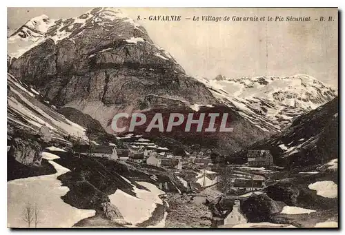 Cartes postales Gavarnie Le Village de Gavarnie et le Pic Secuniat