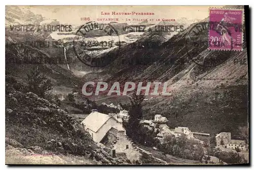 Cartes postales Les Hautes Pyrenees Gavarnie le Village et le Cirque