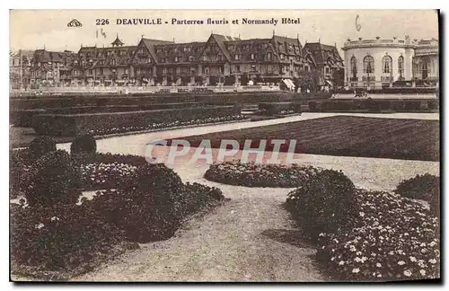 Ansichtskarte AK Deauville Parterres fleuris et Normandy Hotel