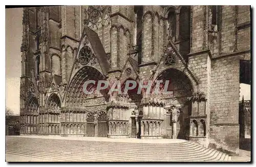 Ansichtskarte AK Bourges Les Portails de la Cathedrale