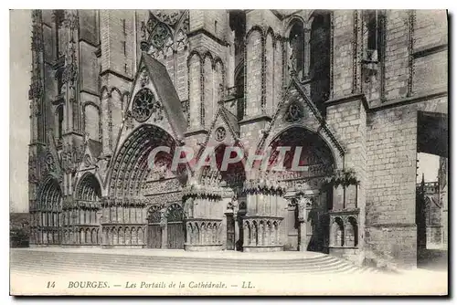 Cartes postales Bourges Les Portails de la Cathedrale