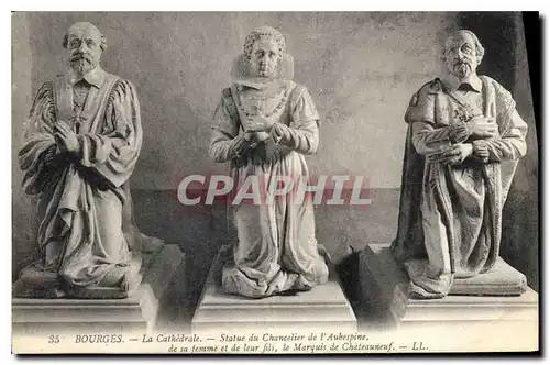 Cartes postales Bourges La Cathedrale Statue du Chancelier de l'Aubespine de sa femme et de leur fils le marquis