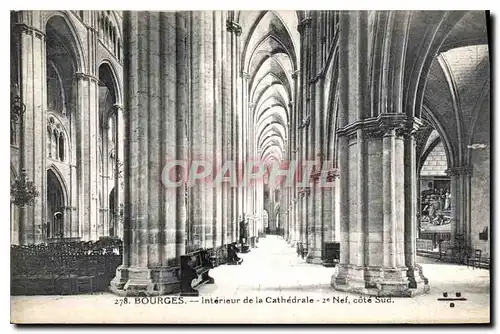 Ansichtskarte AK Bourges Interieur de la Cathedrale Nef cote Sud