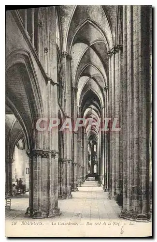 Cartes postales Bourges La Cathedrale Bas cote de la Nef