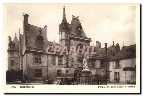 Cartes postales Bourges Palais Jacques Coeur et statue