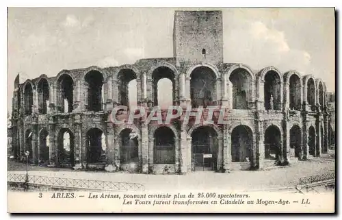 Ansichtskarte AK Arles les Arenes les tours furent transformees en Citadelle au Moyen Age