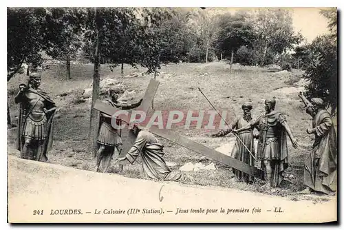 Ansichtskarte AK Lourdes le Calvaire III station Juses tombe pour la premiere fois