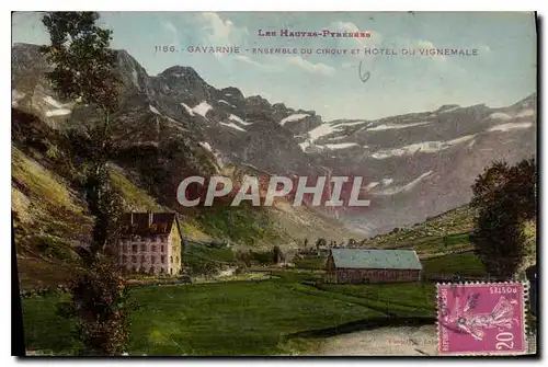 Ansichtskarte AK Les Hautes Pyrenees Gavarnie Ensemble du Cirque et Hotel du Vignemale