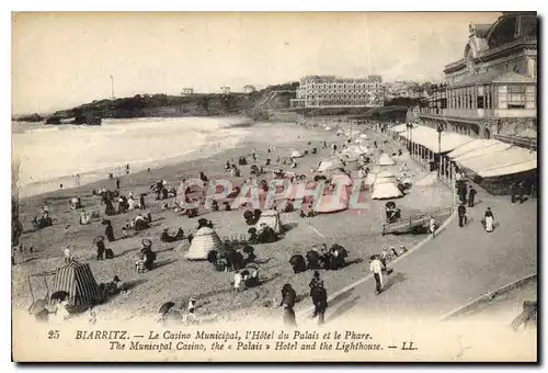 Ansichtskarte AK Biarritz Le Casino Municipal l'Hotel du Palais et le Phare