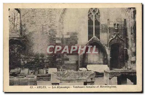 Cartes postales Arles Les Alyscamps Tombeaux romains et Merovingiens