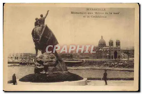 Cartes postales Marseille Monument aux Heros de la mer et la Cathedrale