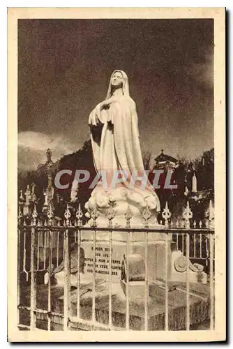 Ansichtskarte AK Statue erigee au Cimetiere des Carmelites des Liseux