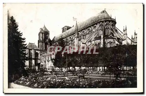 Ansichtskarte AK Bourges La Cathedrale vue prisee du Jardins de l'Hotel de Ville