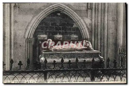 Ansichtskarte AK Tours Tombeau des enfants de Charles VIII dans une des chapelles de la cathedrale