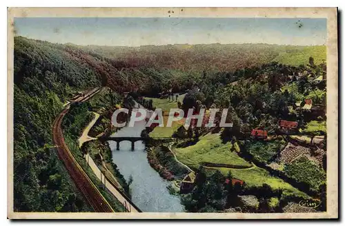 Cartes postales Excursions en Correze Riant panorama sur la vallee de la Vezere