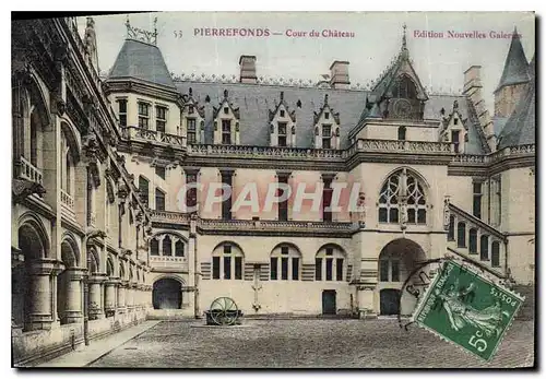 Cartes postales Pierrefonds Cour du Chateau