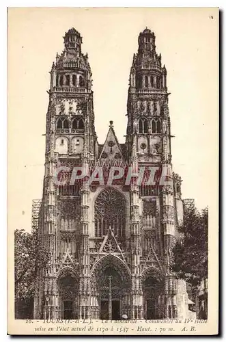 Cartes postales Tours I et L la Cathedrale Commencee au IV siecle mise en l'etat actuel de 1170 a 1517