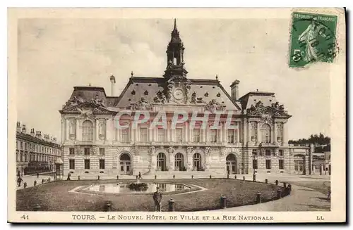 Cartes postales Tours le nouvel hotel de ville et la rue nationale