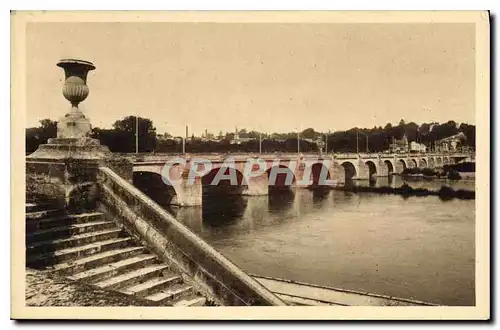 Cartes postales Tours I et L le Pont de Pierre cote sud est commence en 1765 lure a la circulation en 1779