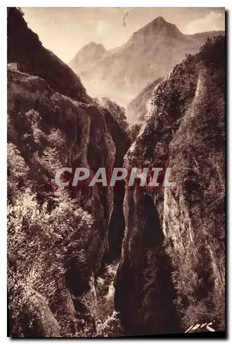 Ansichtskarte AK Les Pyrenees H P Route de Gavarnie pres du Pont Napoleon