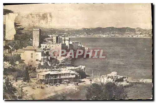 Cartes postales La Napoule Le chateau la plage le golfe Au fond la chaine des Alpes