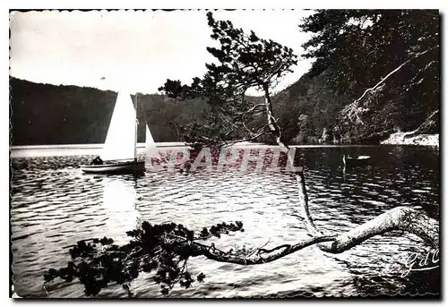 Cartes postales moderne L'auvergne Lac Pavin Peche et Promenade Vue pittoresque