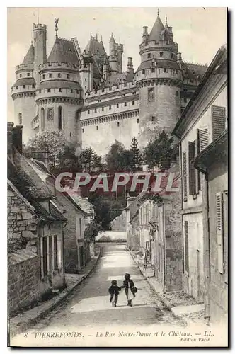 Ansichtskarte AK Pierrefonds La Rue Notre Dame et le Chateau