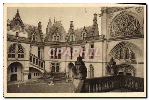 Cartes postales Chateau de Pierrefonds Oise La cour d'Honneur