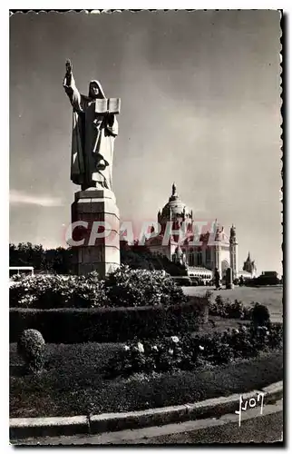 Cartes postales Sainte Therese et la Basilique Sculpteur Robert