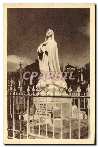Cartes postales Statue erigee au Cimetiere des Carmelites de Lisieux sur l'emplacement de la derniere tombe de S