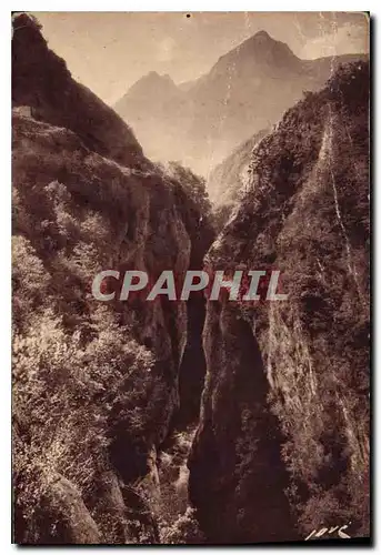 Ansichtskarte AK Les Pyrenees H P Route de Gavarnie pres du Pont Napoleon la Gorge Tragique