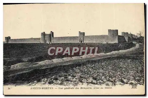 Ansichtskarte AK Aigues Mortes Vue generale des Remparts prise au levant