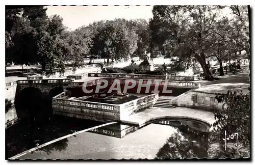 Ansichtskarte AK Nimes Gard Jardin de la Fontaine Les Bains Romains