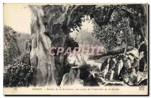 Ansichtskarte AK Nimes Jardin de la Fontaine vue prise de l'Interieur de la Grotte