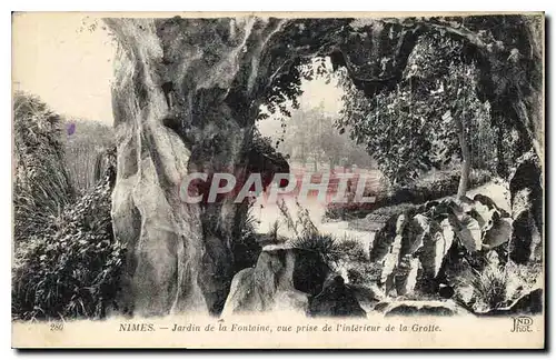 Cartes postales Nimes Jardin de la Fontaine vue prise de l'Interieur de la Grotte