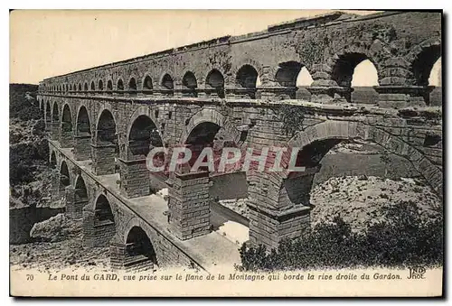 Ansichtskarte AK Le Pont du Gard vue prise dur le plane de la Montagne qui borde la rive droite du Gardon