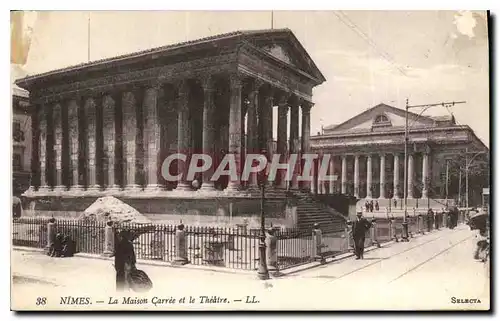 Cartes postales Nimes La Maison Carree et le Theatre