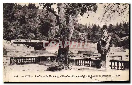 Ansichtskarte AK Nimes Jardin de la Fontaine l'Escalier Monumental et la Statue de Bacchus