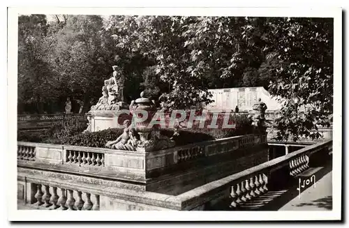 Ansichtskarte AK Nimes Gard Jardin de la Fontaine Les Bains Romains