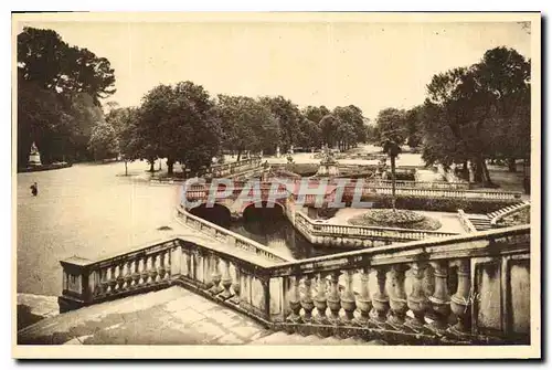 Cartes postales La Douce France Nimes Gard Jardin de la Fontaine vue d'ensemble des bains Romains