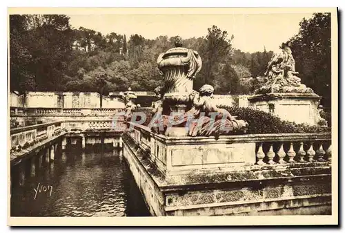 Cartes postales La Douce France Nimes Gard Jardin de la Fontaine les Bains Romains