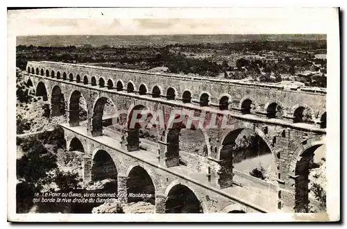 Cartes postales Le Pont du Gard vu du sommet de la Montagne qui borde la rive droite du Gardon