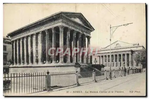 Cartes postales Nimes la maison Carree et le Theatre