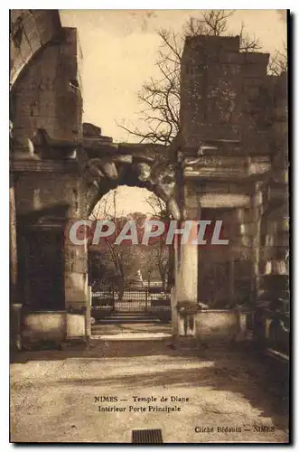 Cartes postales Nimes Temple de Diane interieur Porte Principale