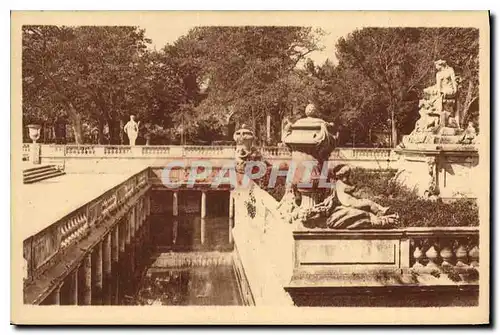 Ansichtskarte AK Nimes Le Jardin de la Fontaine les Bains Romains