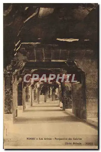 Cartes postales Nimes Les Arenes perspective des Galeries